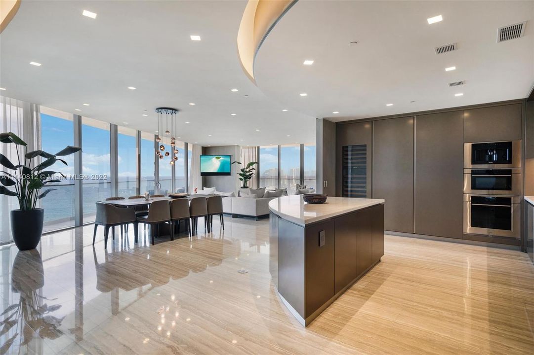 Recently Sold: $6,989,000 (4 beds, 5 baths, 3148 Square Feet)
