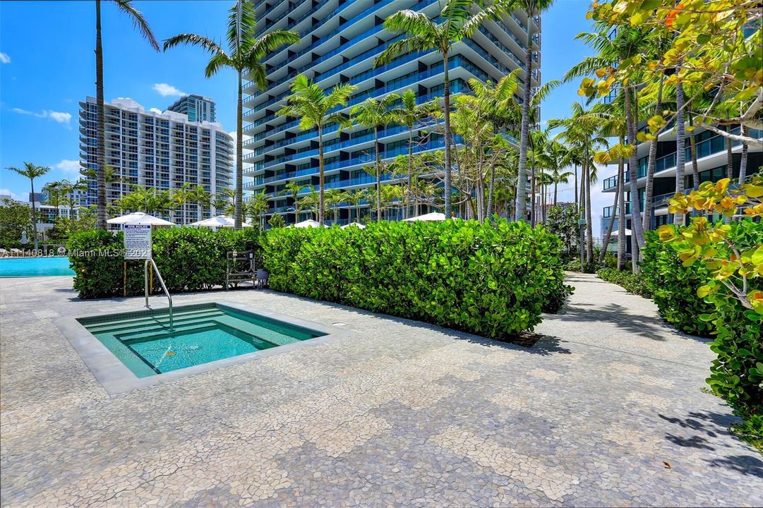Recently Sold: $2,500,000 (3 beds, 3 baths, 1804 Square Feet)