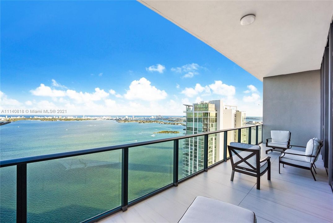 Recently Sold: $2,500,000 (3 beds, 3 baths, 1804 Square Feet)