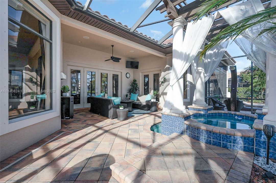 Recently Sold: $950,000 (4 beds, 3 baths, 3348 Square Feet)