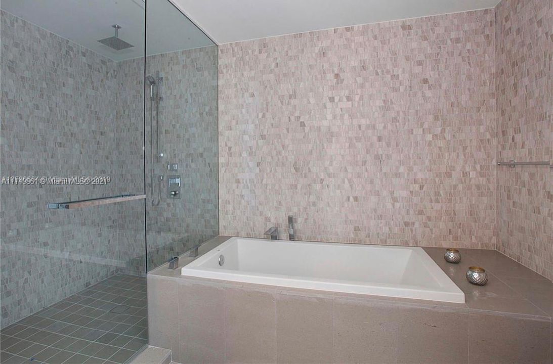 最近租的: $6,300 (2 贝兹, 2 浴室, 1265 平方英尺)