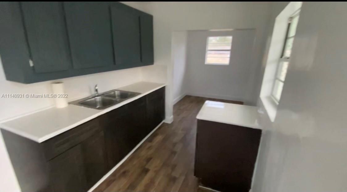 Recently Rented: $950 (2 beds, 1 baths, 651 Square Feet)