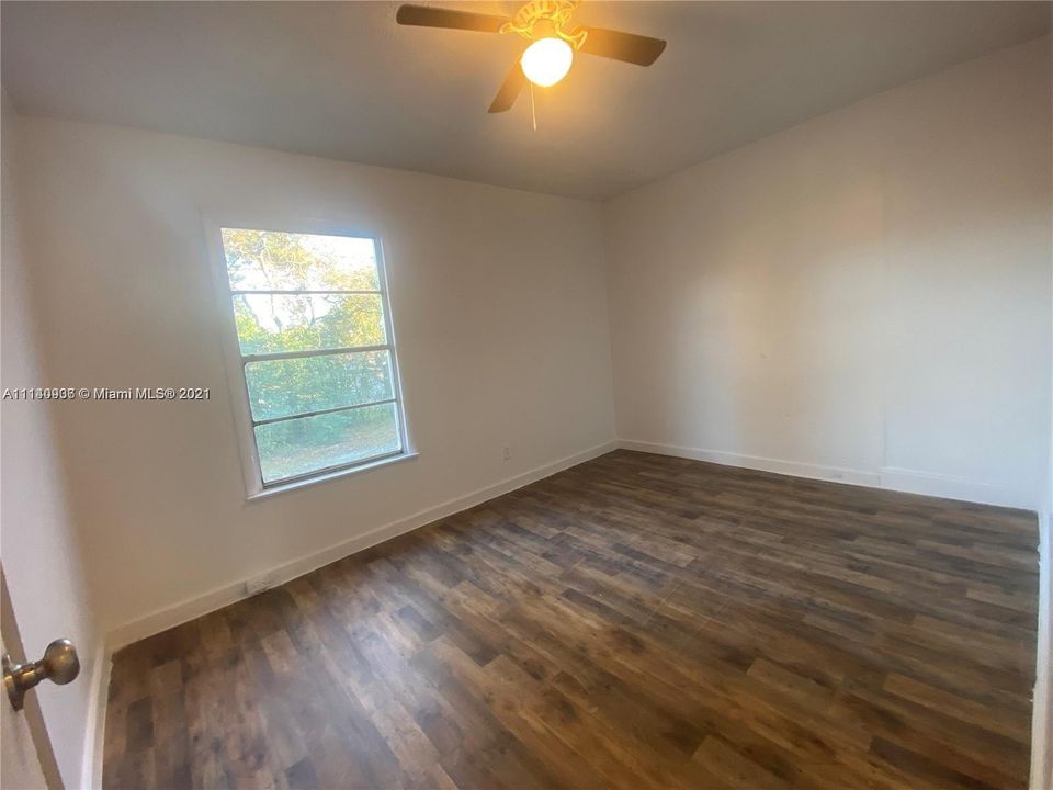 Recently Rented: $950 (2 beds, 1 baths, 884 Square Feet)