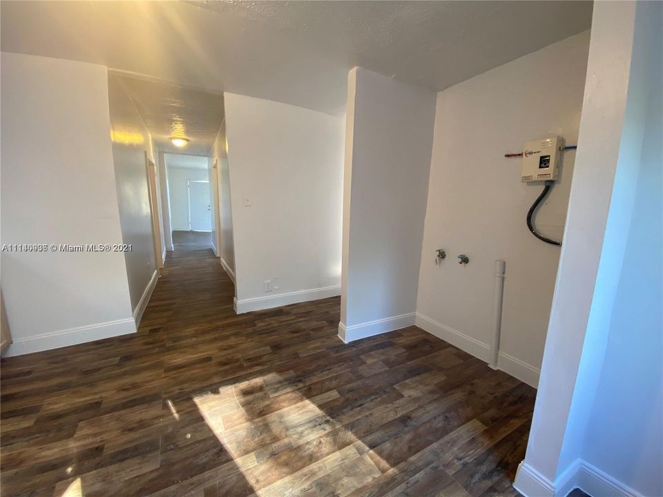 Recently Rented: $950 (2 beds, 1 baths, 884 Square Feet)