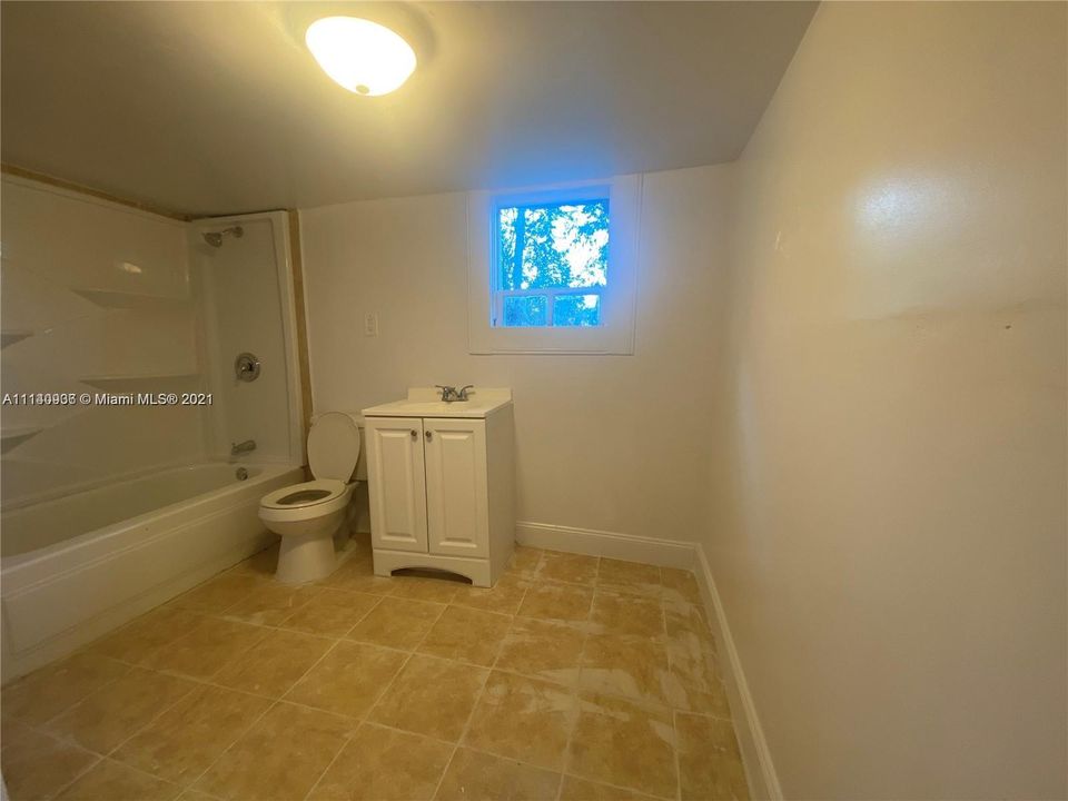 Recently Rented: $950 (2 beds, 1 baths, 884 Square Feet)