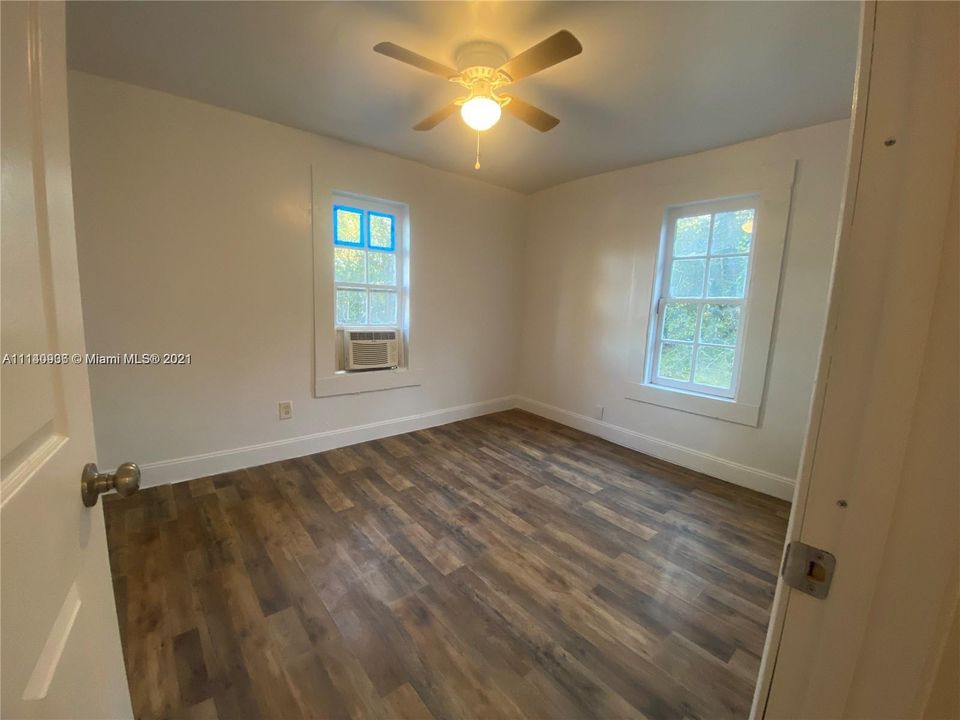 Recently Rented: $950 (2 beds, 1 baths, 884 Square Feet)