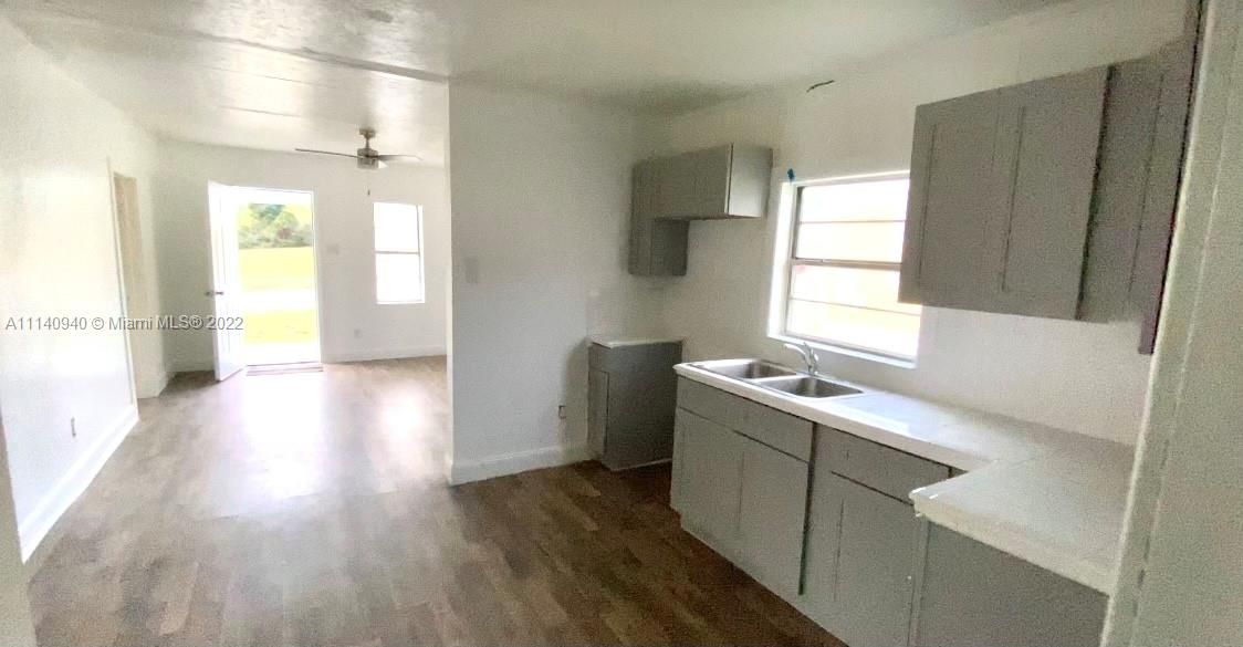 Recently Rented: $950 (2 beds, 1 baths, 684 Square Feet)