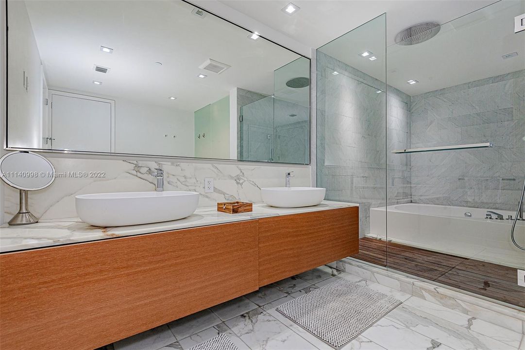 Недавно продано: $4,295,000 (2 спален, 3 ванн, 2226 Квадратных фут)