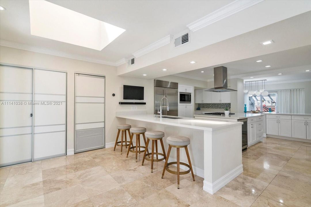 Recently Sold: $2,465,000 (5 beds, 4 baths, 2990 Square Feet)