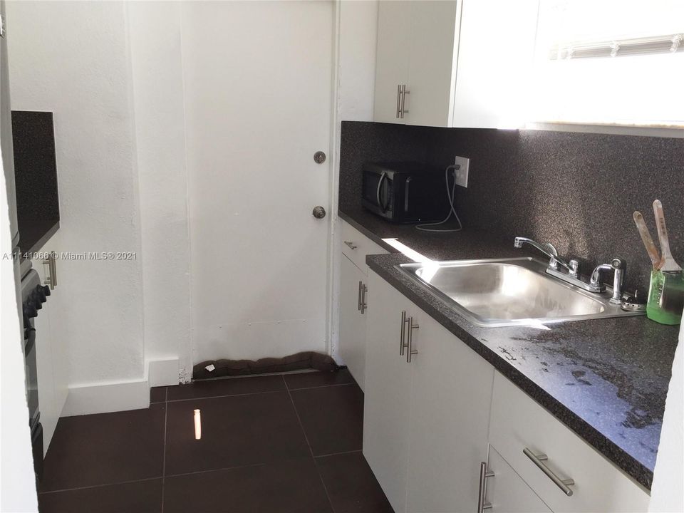Recently Rented: $1,400 (1 beds, 1 baths, 630 Square Feet)