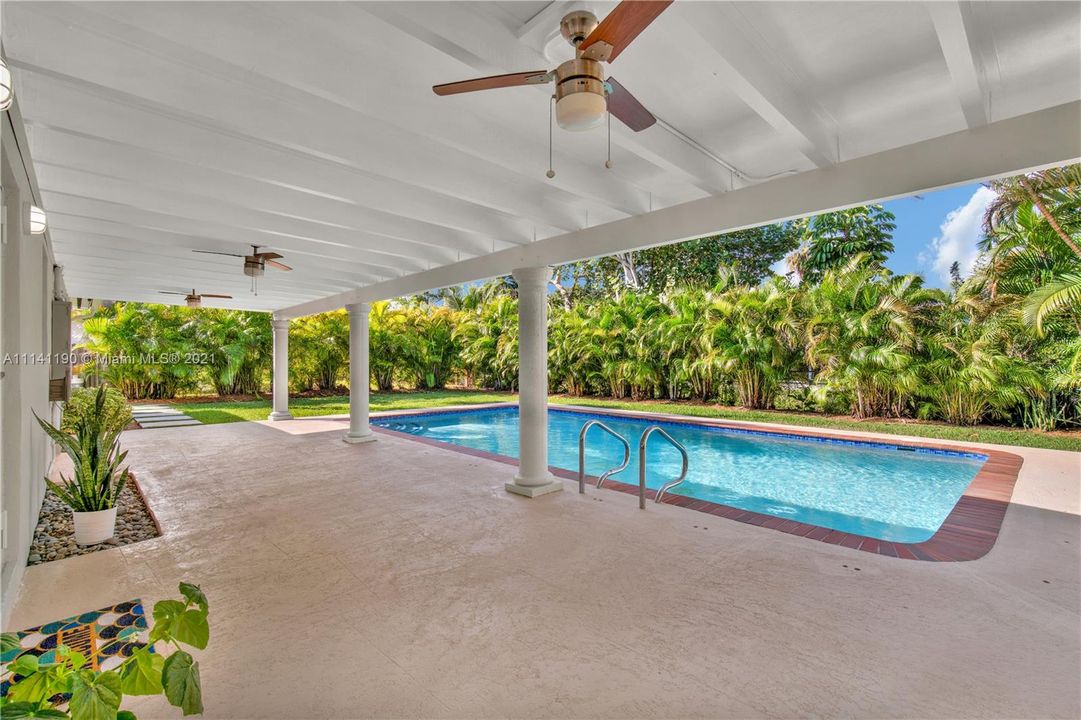 Recently Sold: $799,000 (3 beds, 2 baths, 1251 Square Feet)