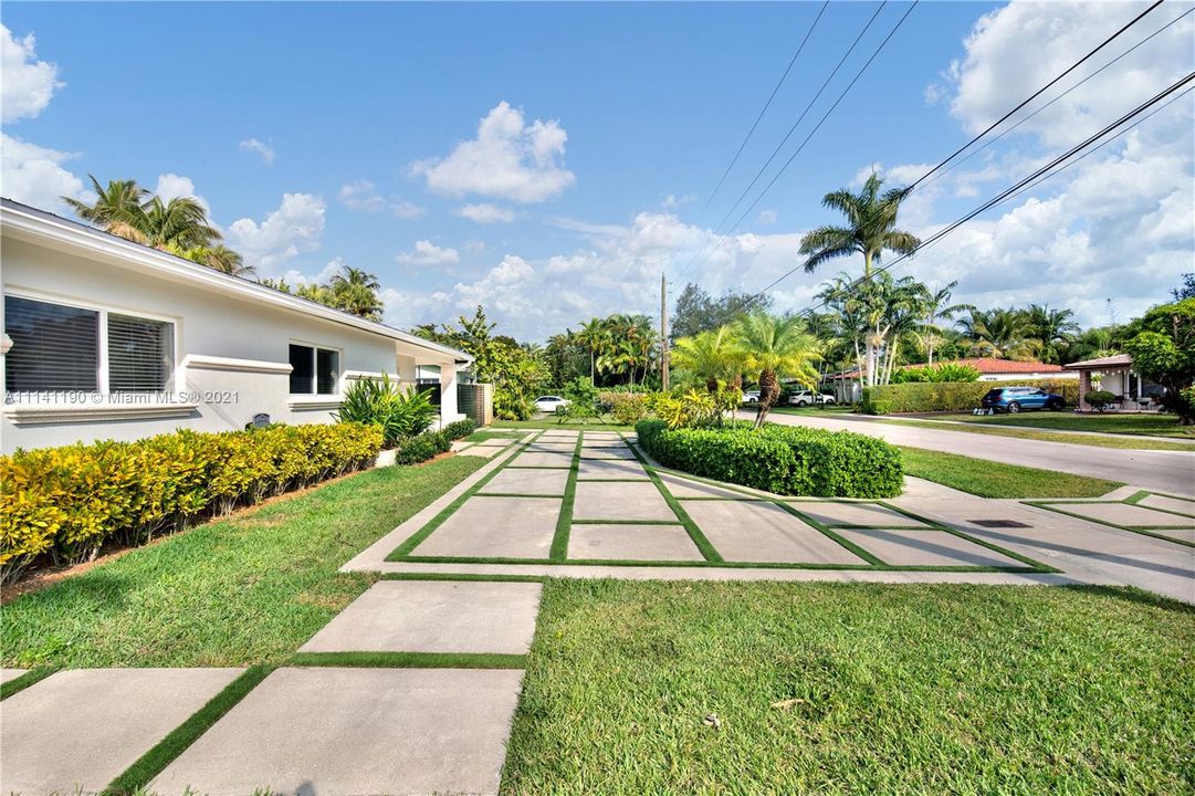 Recently Sold: $799,000 (3 beds, 2 baths, 1251 Square Feet)