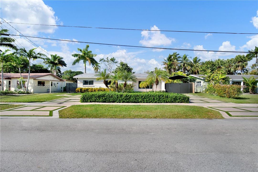 Recently Sold: $799,000 (3 beds, 2 baths, 1251 Square Feet)