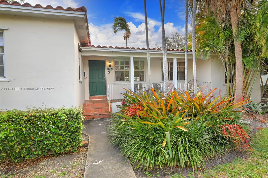 Recently Sold: $879,000 (4 beds, 2 baths, 1700 Square Feet)