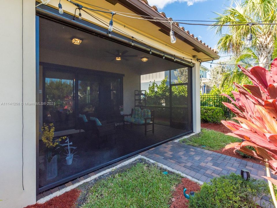 Recently Sold: $750,000 (3 beds, 3 baths, 3213 Square Feet)