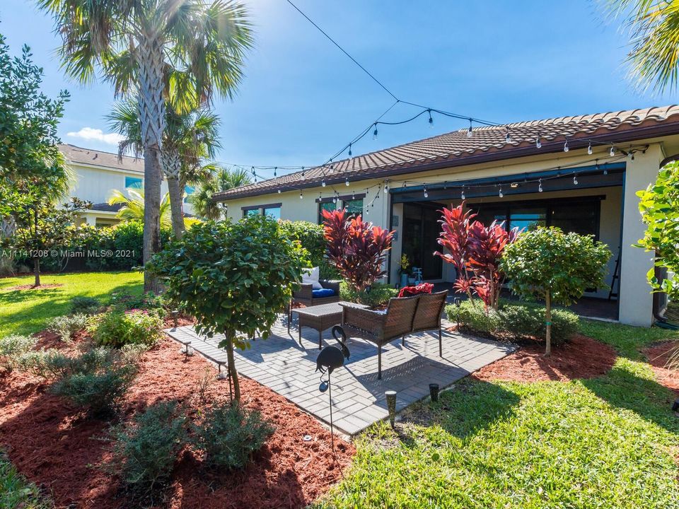 Recently Sold: $750,000 (3 beds, 3 baths, 3213 Square Feet)