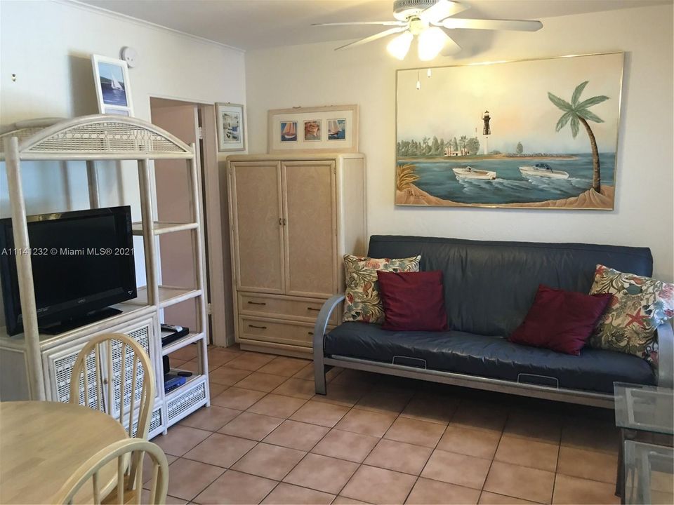 Recently Rented: $2,200 (1 beds, 1 baths, 474 Square Feet)