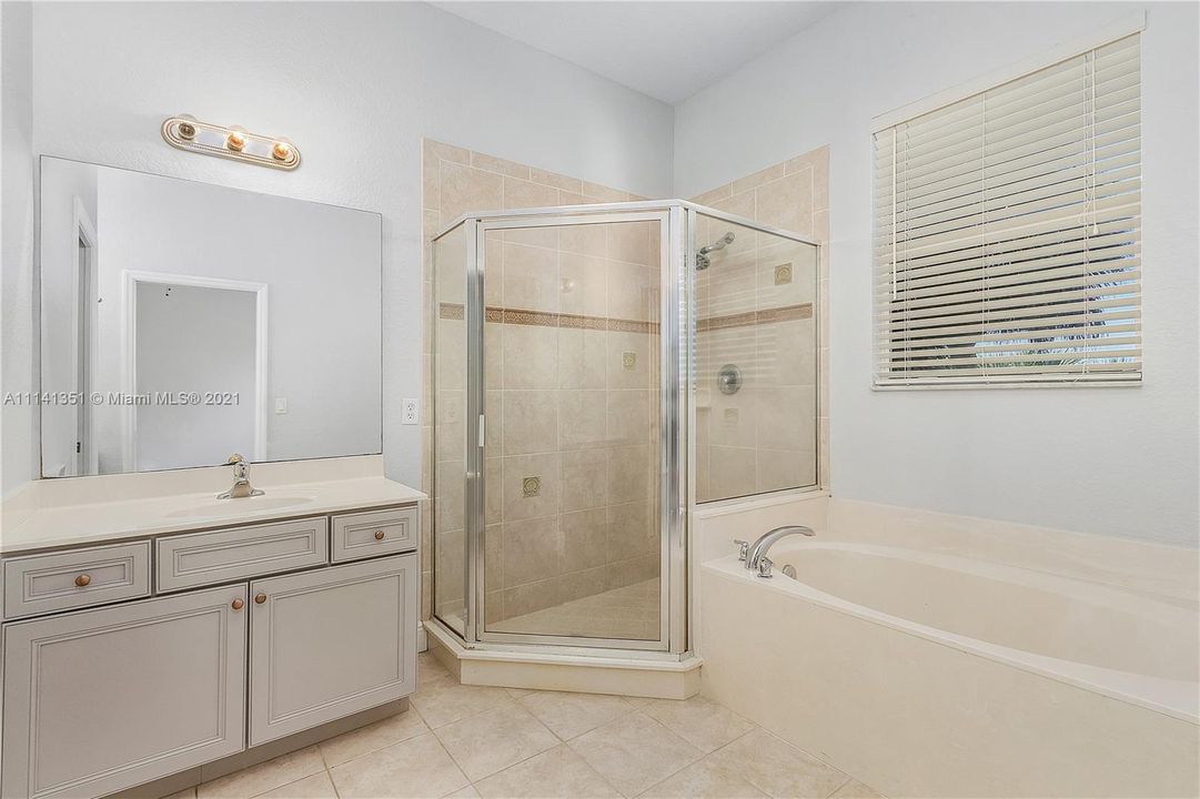 Recently Sold: $310,000 (2 beds, 2 baths, 1749 Square Feet)