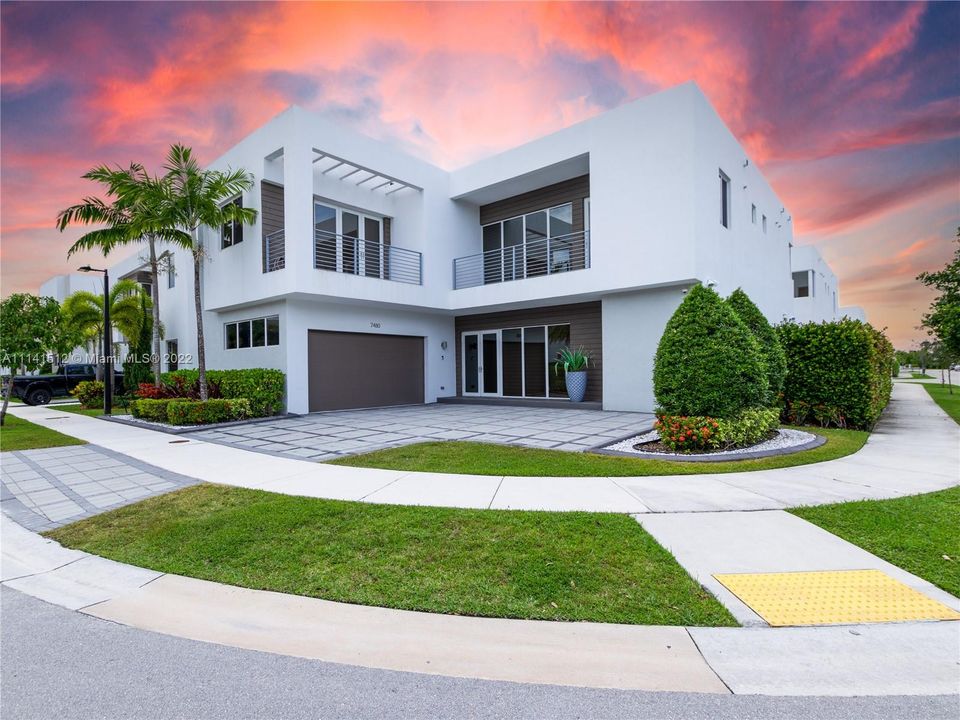 Recently Sold: $1,150,000 (5 beds, 5 baths, 13847 Square Feet)