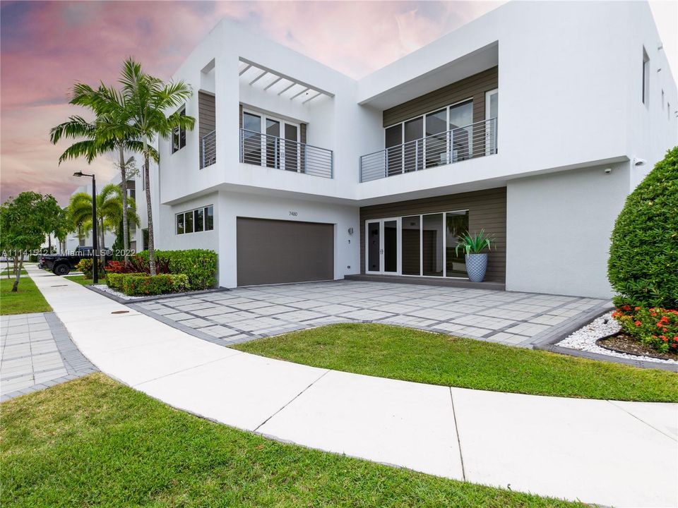 Recently Sold: $1,150,000 (5 beds, 5 baths, 13847 Square Feet)