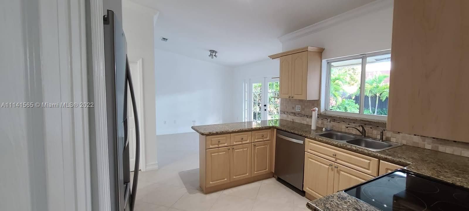 最近租的: $3,600 (4 贝兹, 2 浴室, 1614 平方英尺)