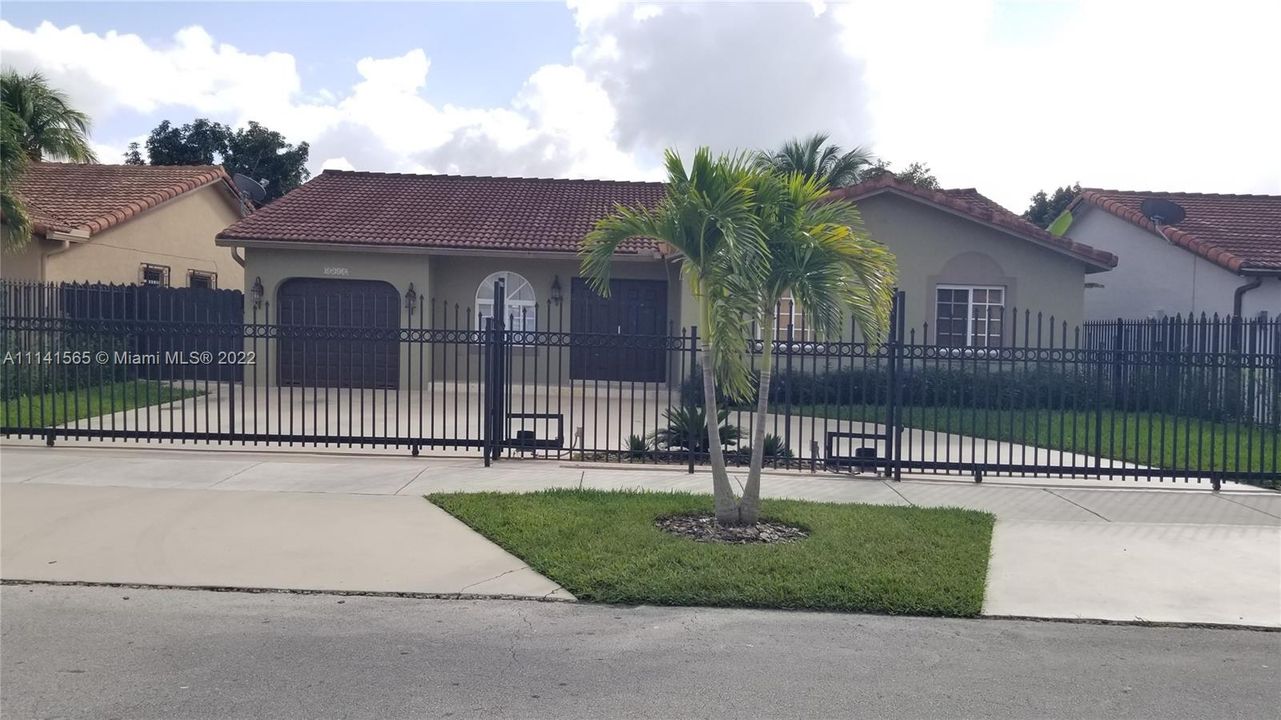 最近租的: $3,600 (4 贝兹, 2 浴室, 1614 平方英尺)