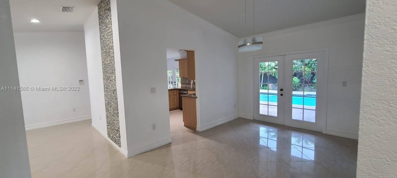 最近租的: $3,600 (4 贝兹, 2 浴室, 1614 平方英尺)