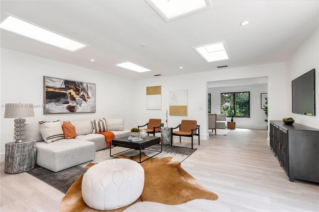 Recently Sold: $2,579,000 (4 beds, 4 baths, 3170 Square Feet)