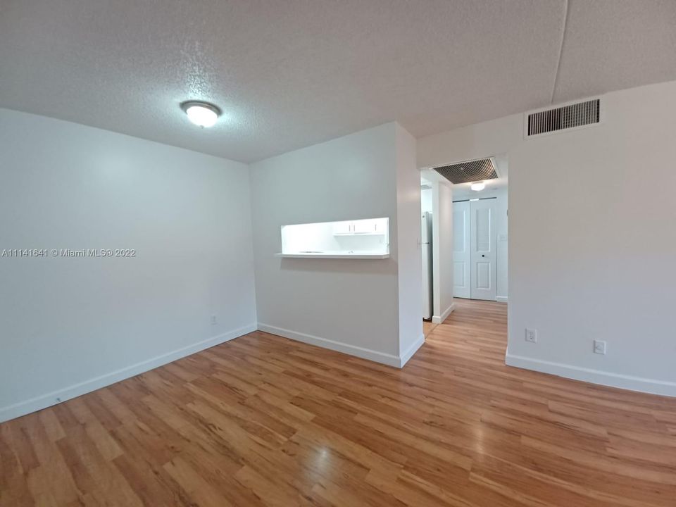 Recently Rented: $1,350 (1 beds, 1 baths, 650 Square Feet)