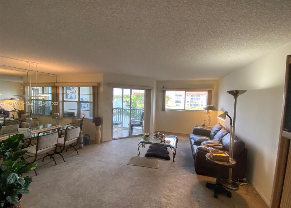 Recently Sold: $145,000 (1 beds, 1 baths, 986 Square Feet)