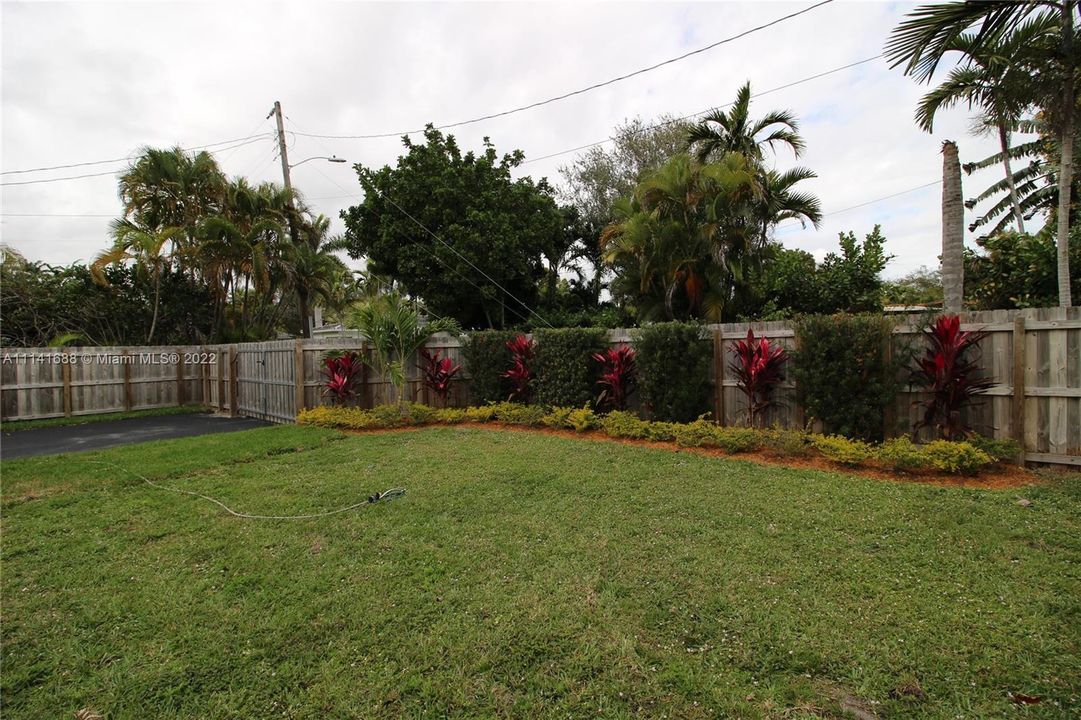 Recently Sold: $1,280,000 (3 beds, 2 baths, 1833 Square Feet)