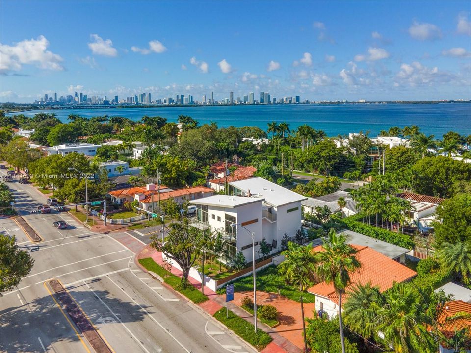 Recently Sold: $2,950,000 (5 beds, 5 baths, 2976 Square Feet)