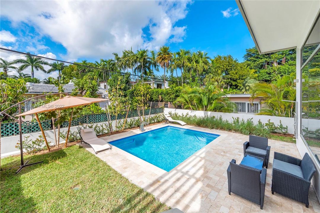 Recently Sold: $2,950,000 (5 beds, 5 baths, 2976 Square Feet)