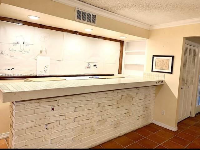 Vendido Recientemente: $534,900 (4 camas, 2 baños, 2155 Pies cuadrados)