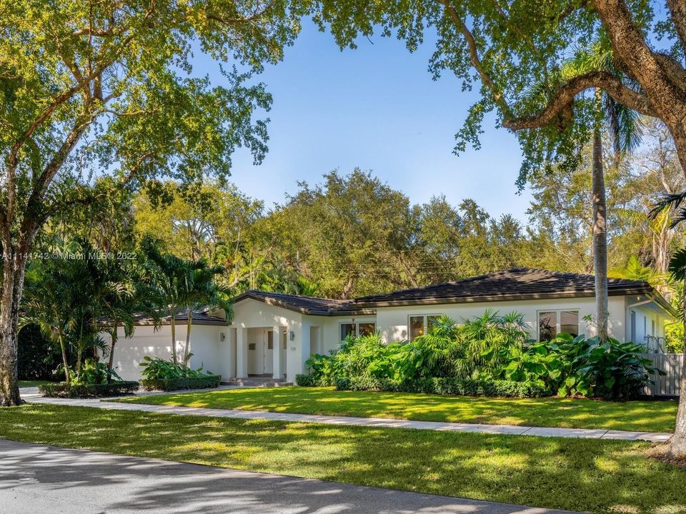 Recently Sold: $3,300,000 (4 beds, 3 baths, 3210 Square Feet)