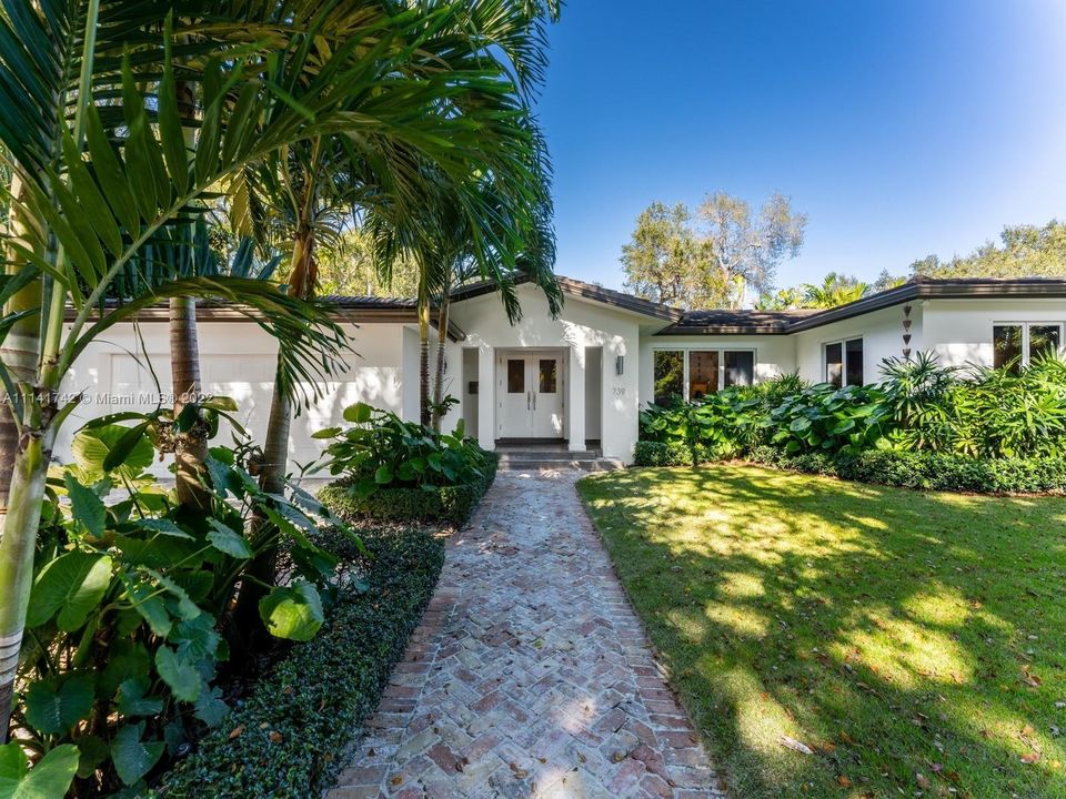 Recently Sold: $3,300,000 (4 beds, 3 baths, 3210 Square Feet)