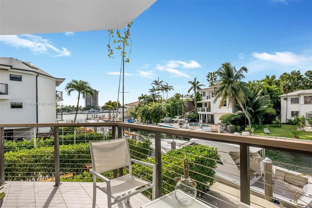 Recently Sold: $2,299,000 (2 beds, 3 baths, 1850 Square Feet)