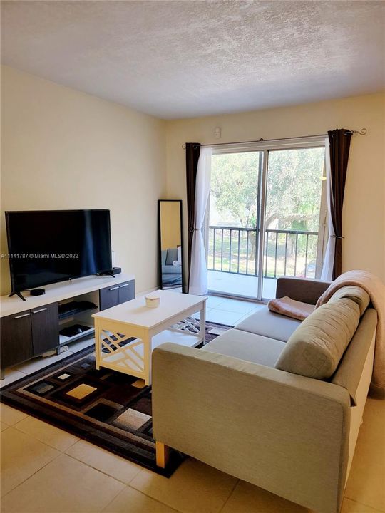Recently Sold: $160,000 (1 beds, 1 baths, 715 Square Feet)