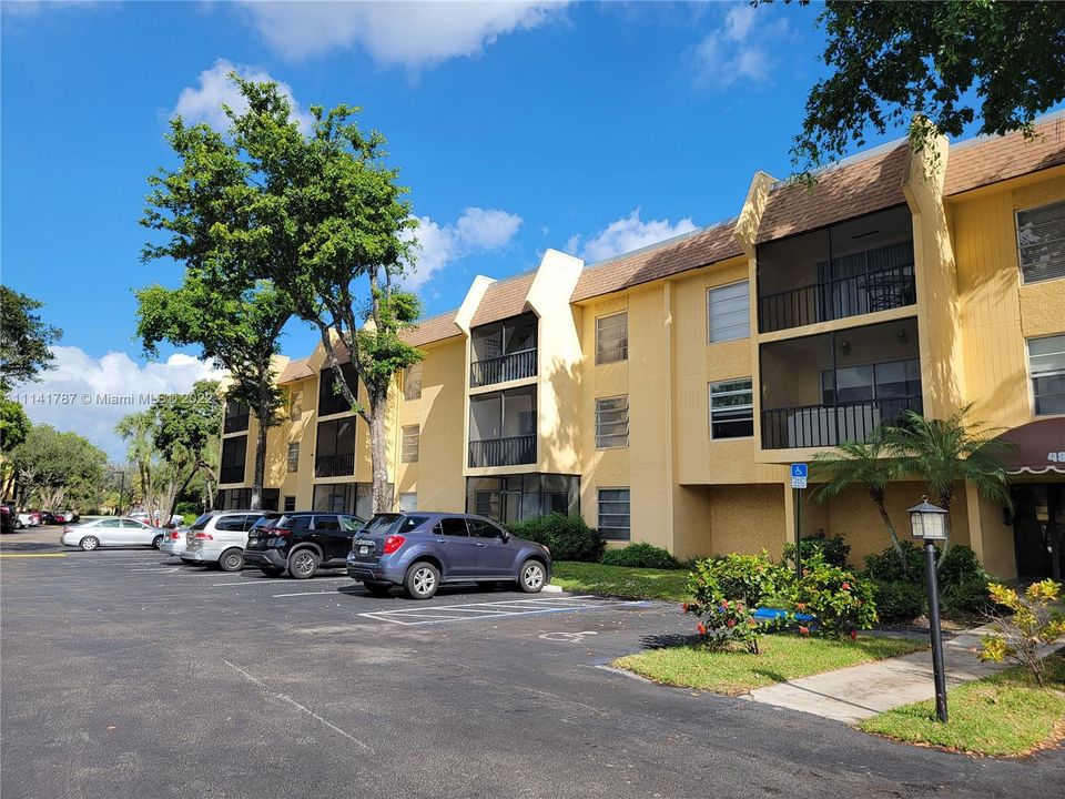 Recently Sold: $160,000 (1 beds, 1 baths, 715 Square Feet)