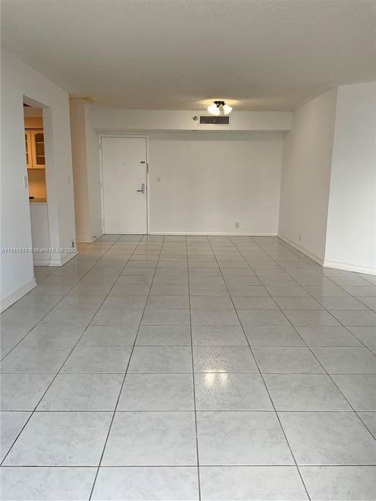 Recently Rented: $3,000 (2 beds, 2 baths, 1181 Square Feet)
