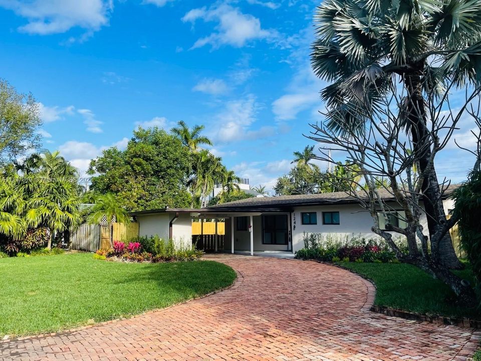 Recently Sold: $1,080,000 (3 beds, 3 baths, 1831 Square Feet)