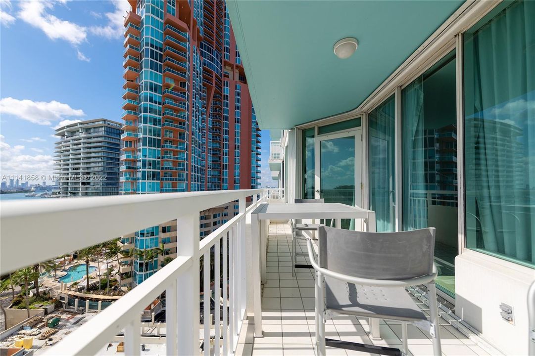 Recently Sold: $1,299,000 (2 beds, 2 baths, 1042 Square Feet)