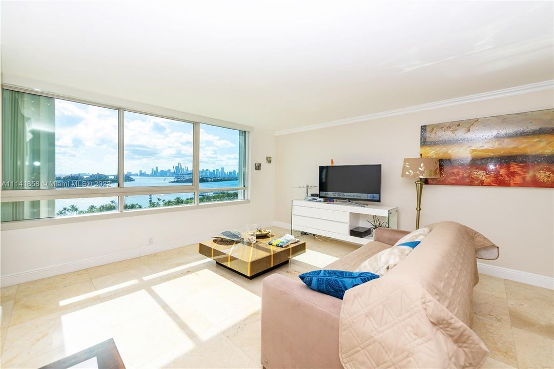 Recently Sold: $1,299,000 (2 beds, 2 baths, 1042 Square Feet)
