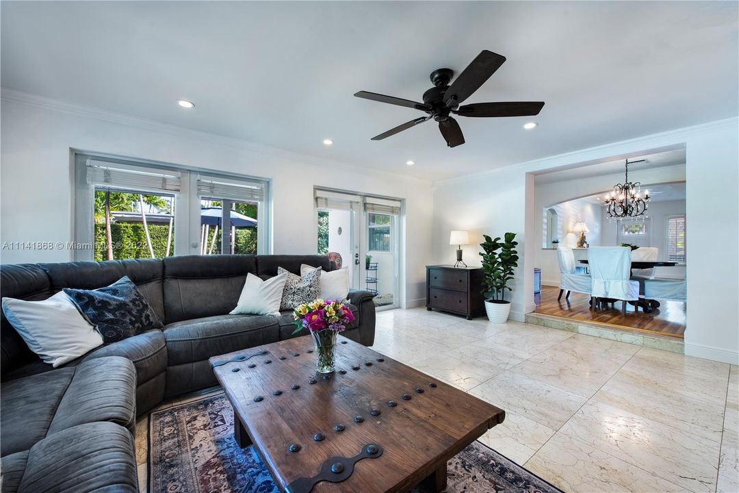 Recently Sold: $1,225,000 (3 beds, 2 baths, 1920 Square Feet)