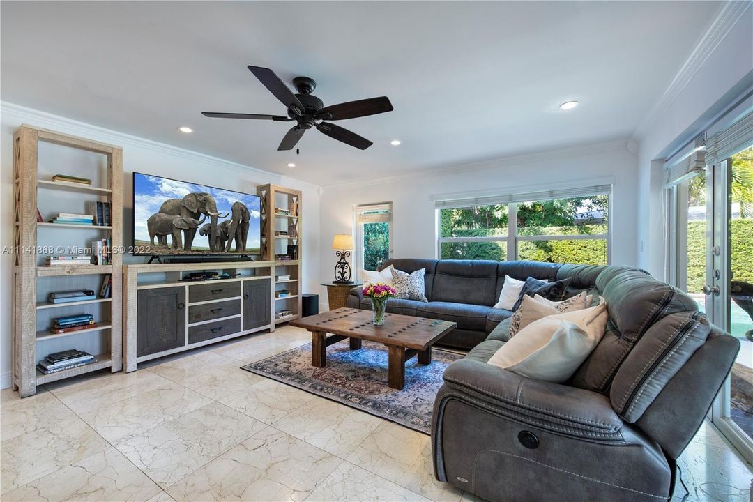 Recently Sold: $1,225,000 (3 beds, 2 baths, 1920 Square Feet)