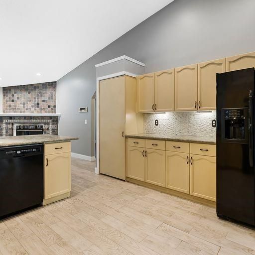 Recently Sold: $729,999 (4 beds, 3 baths, 2252 Square Feet)