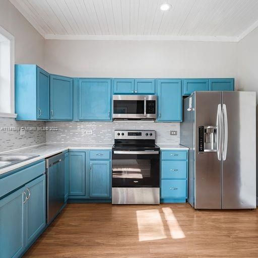 Recently Sold: $729,999 (4 beds, 3 baths, 2252 Square Feet)