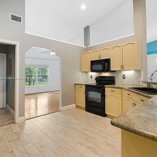 Recently Sold: $729,999 (4 beds, 3 baths, 2252 Square Feet)