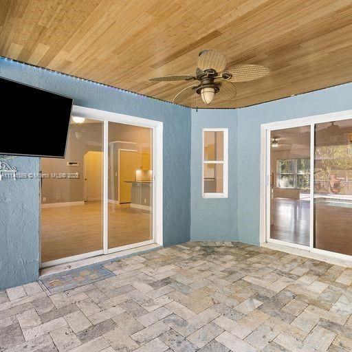 Recently Sold: $729,999 (4 beds, 3 baths, 2252 Square Feet)