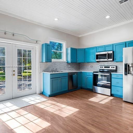 Recently Sold: $729,999 (4 beds, 3 baths, 2252 Square Feet)